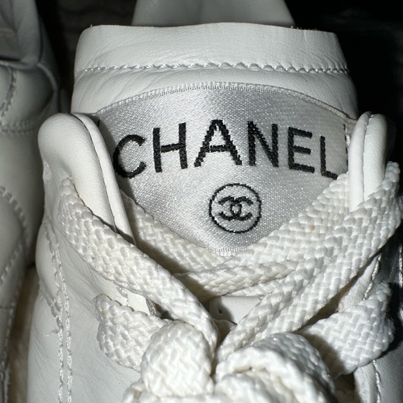 Like New Authentic CHANEL CC White Calfskin Quilted Lace-Up Sneaker Size 37 - Picture 14 of 16